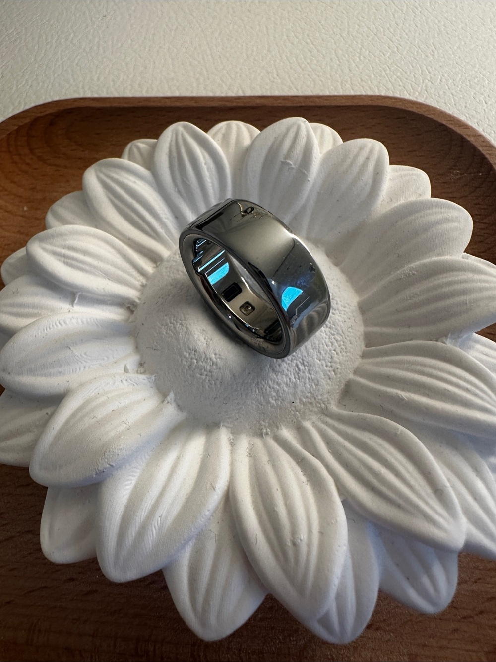New Oura Ring 4 - Size 8 in Silver with Charger